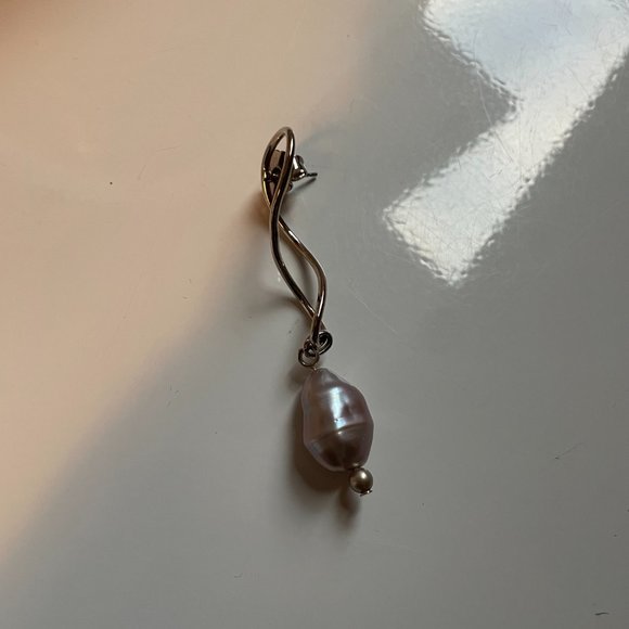 MOUNSER Silver Twister Earrings - Picture 5 of 7